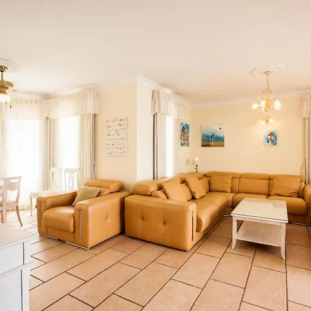 Casa Jade Адехе